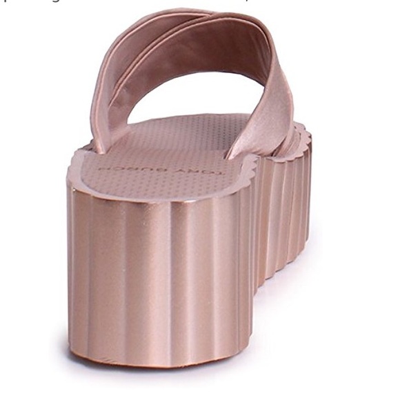 Tory Burch
Scallop Wedge Platform in Bellini Blush - Picture 4 of 5